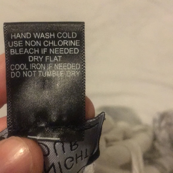 🌞Skull/butterfly tank top with low cut sleeve🌞 - Picture 4 of 7